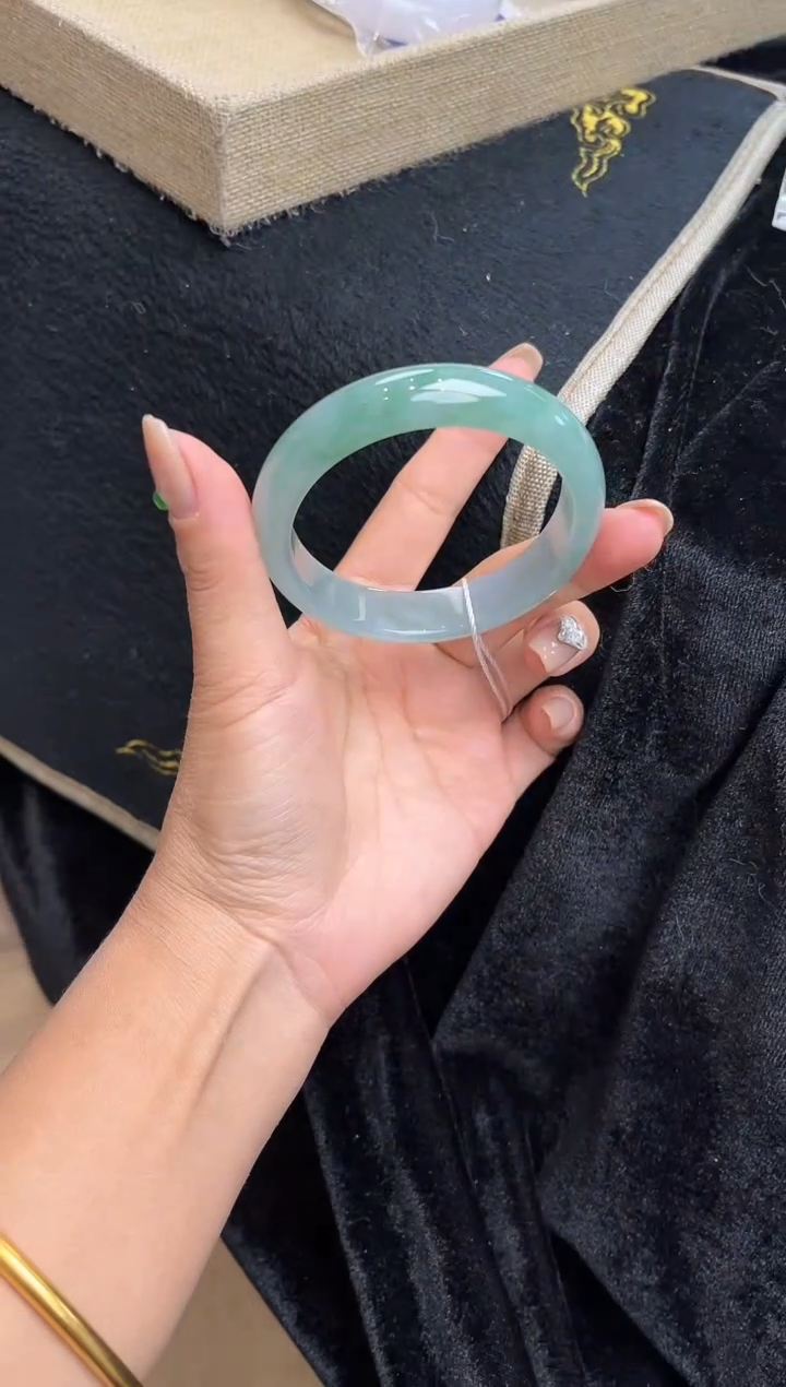 未镶嵌手镯翡翠手镯