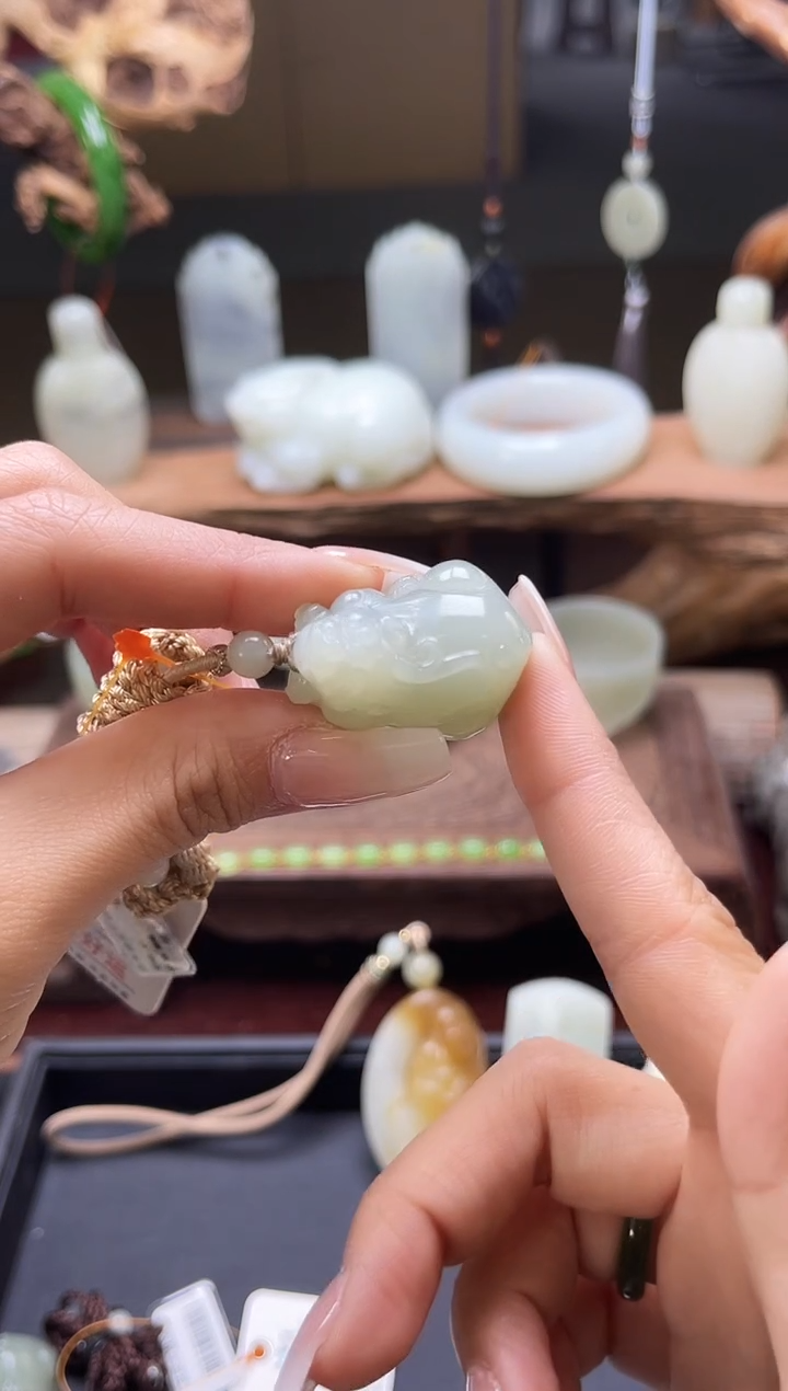 【闪购商品】和田玉吊坠未镶嵌且末青白貔貅90062