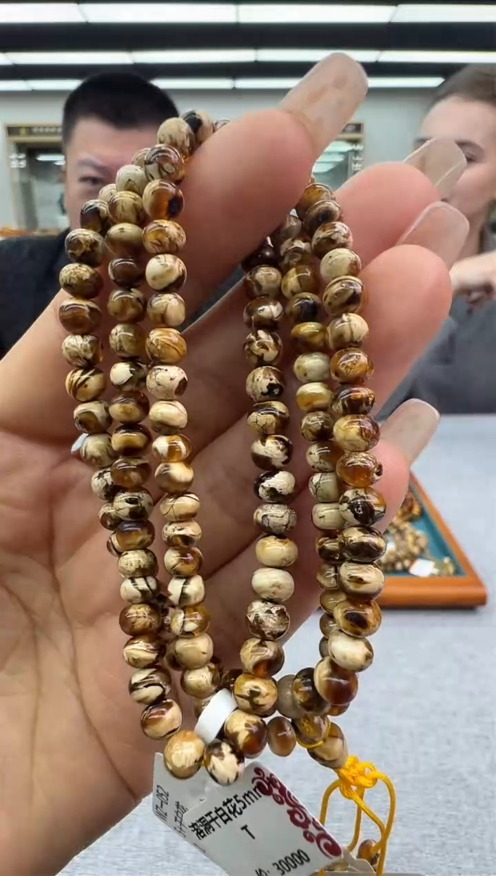 【闪购商品】琥珀颈饰未镶嵌580秒拍号