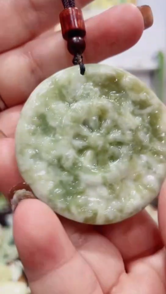 未镶嵌岫玉颈饰 