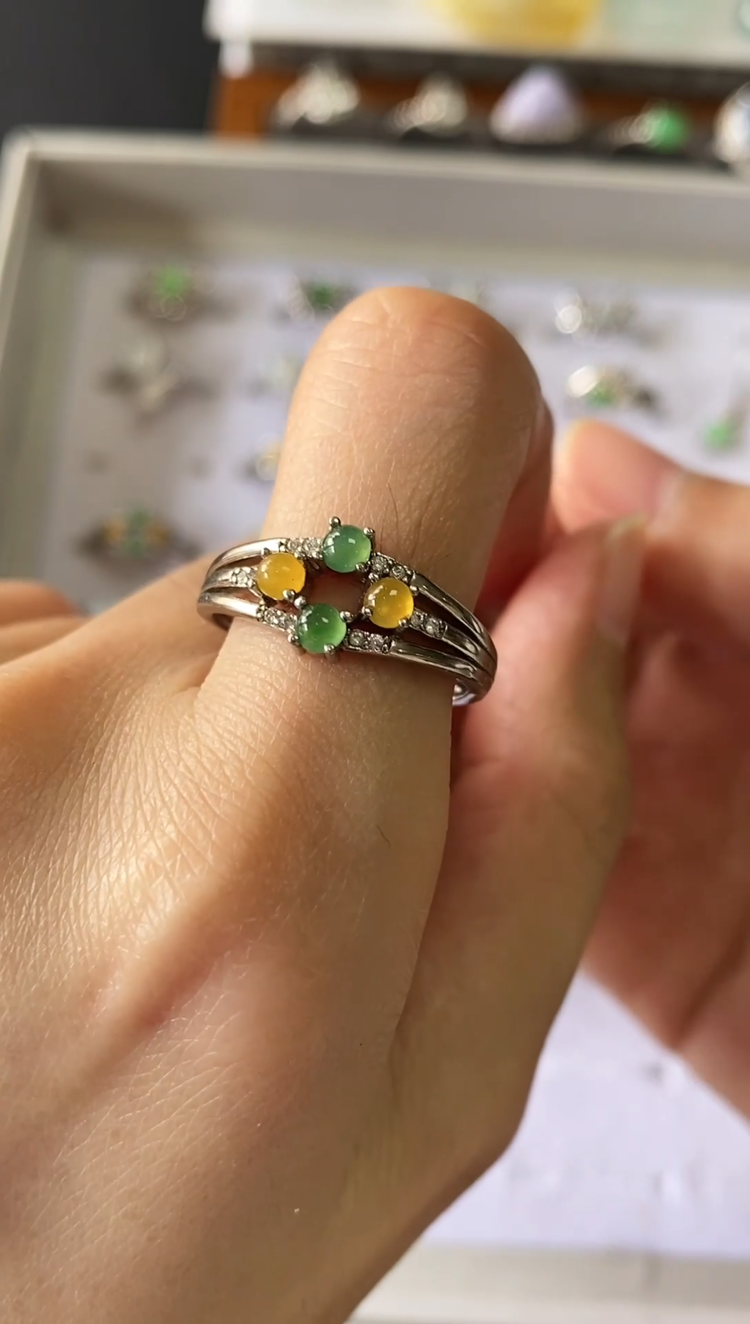 颈饰银S925镶嵌翡翠戒指~