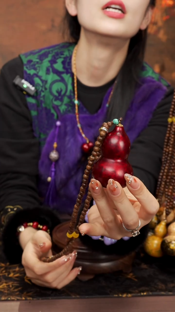 666 --大漆脖挂小葫芦---158