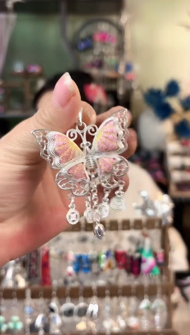 彩云南阁非遗老绣苗银饰品410