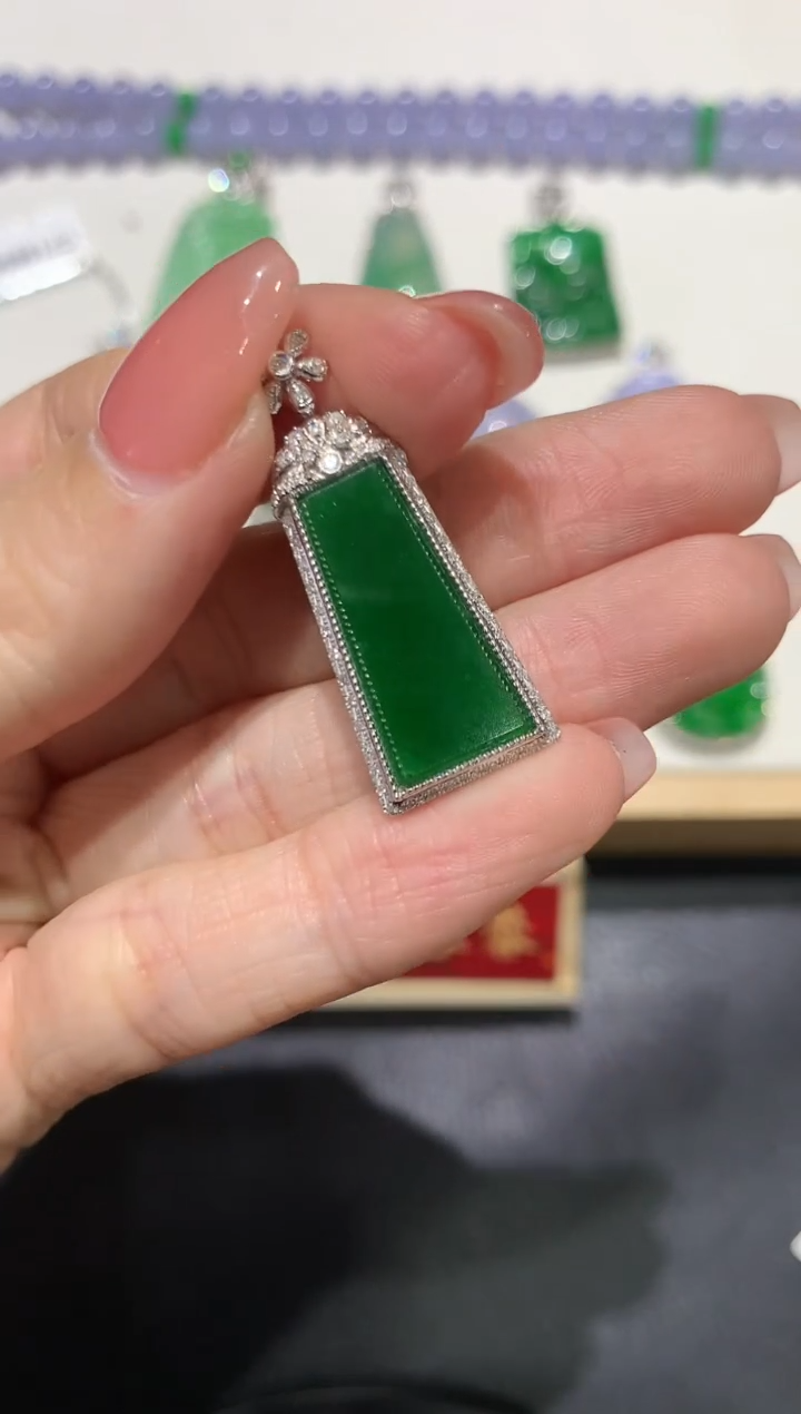 【闪购商品】翡翠吊坠(不含链)18K金镶嵌团购2