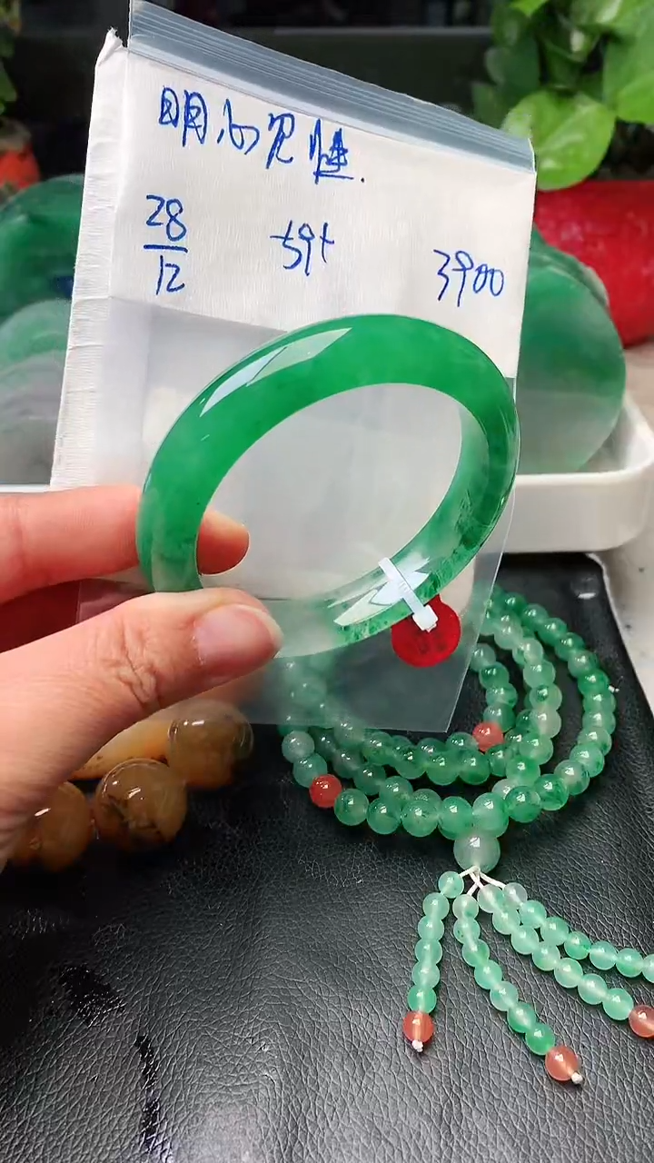 定制石英质玉（非洲翠）明**性手镯