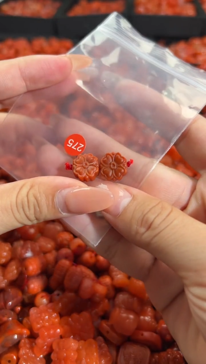南红玛瑙未镶嵌颈饰1
