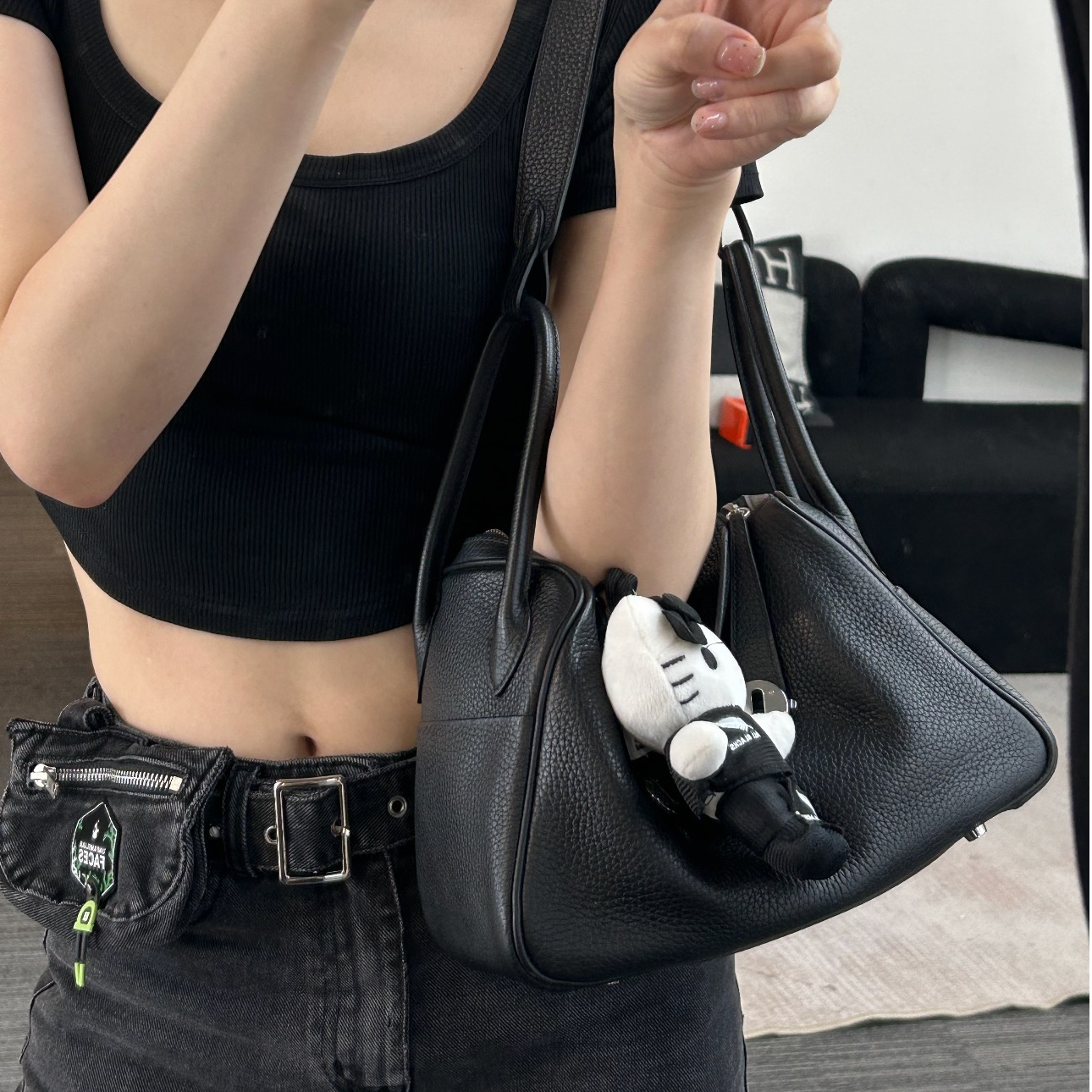 99新 Hermes/爱马仕 小花6欢 Lindy 26 黑色 TC皮 W刻 银扣包