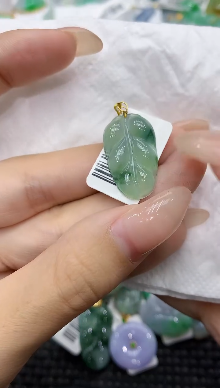 颈饰18K金镶嵌翡翠111111111111