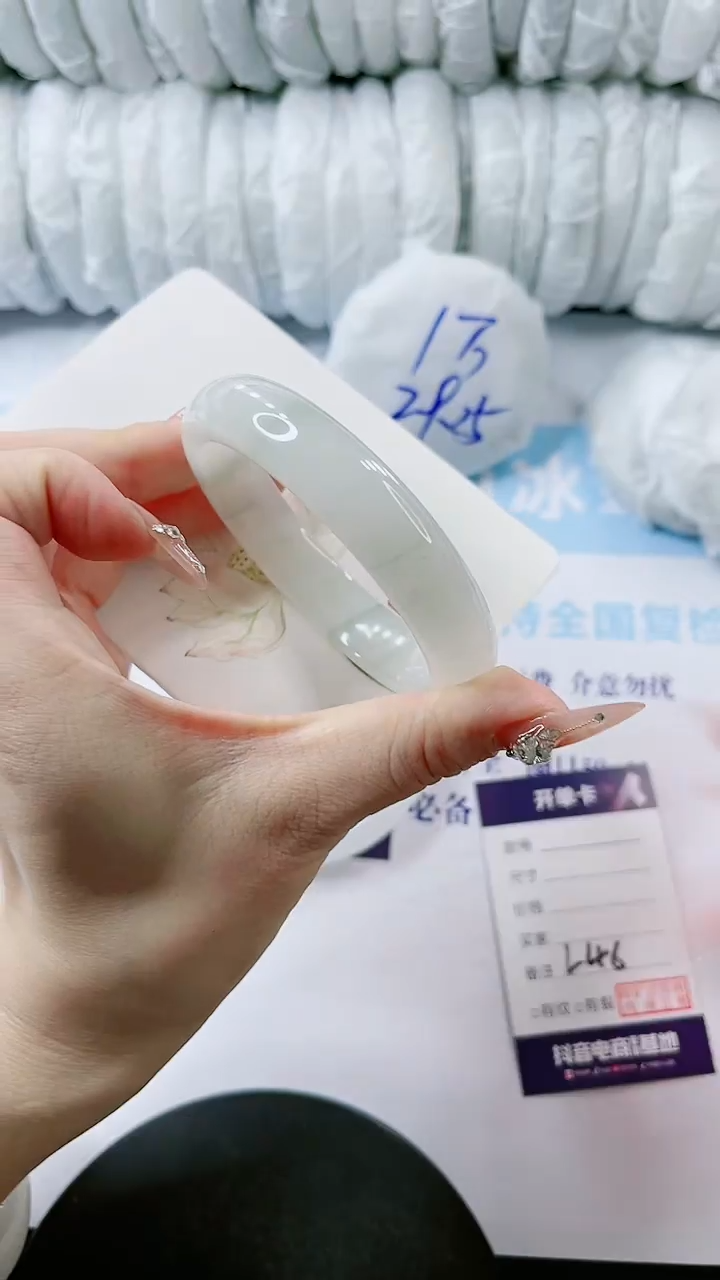 【闪购商品】石英质玉手镯未镶嵌多样性发货L46