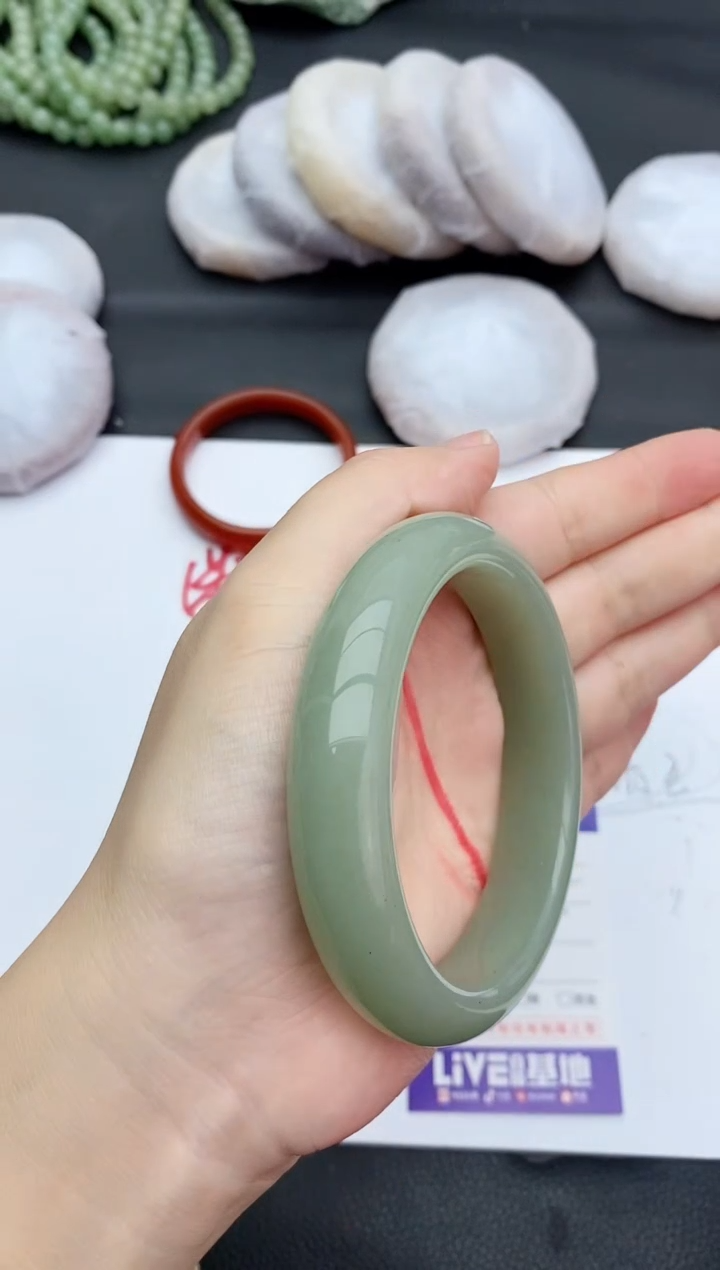 未镶嵌手镯石英质玉262+62.5