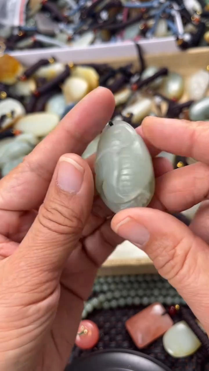 【闪购商品】和田玉颈饰未镶嵌多样性发货没有证书拍一发一有瑕