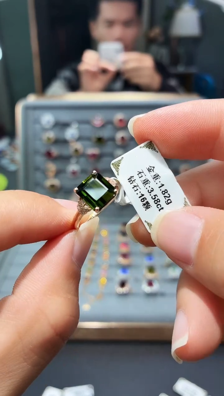 18K金镶嵌戒指碧玺3.58.