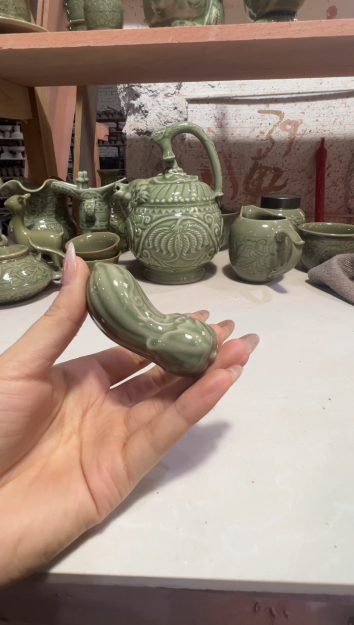 耀州窑茄瓜筷子架一对