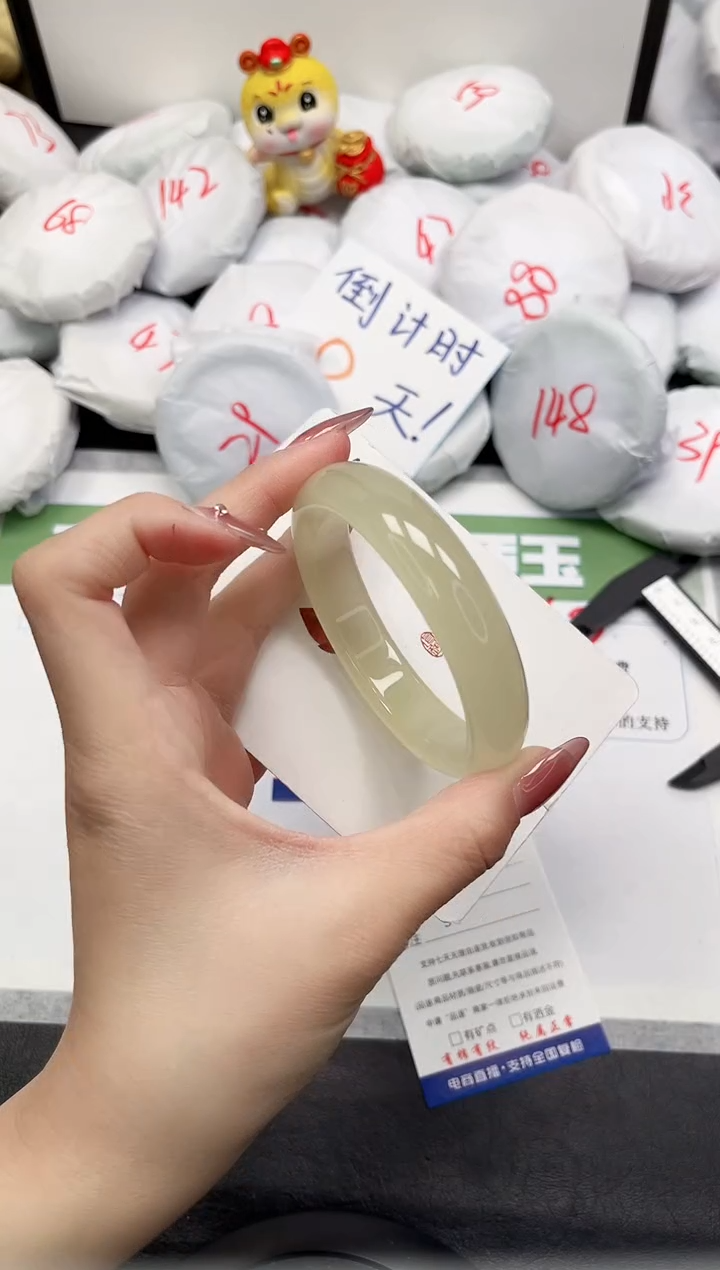 【闪购商品】石英质玉手镯未镶嵌204-59.6