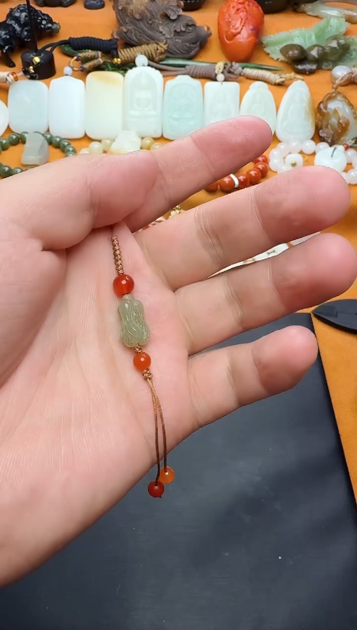 和田玉未镶嵌手机链白菜 01