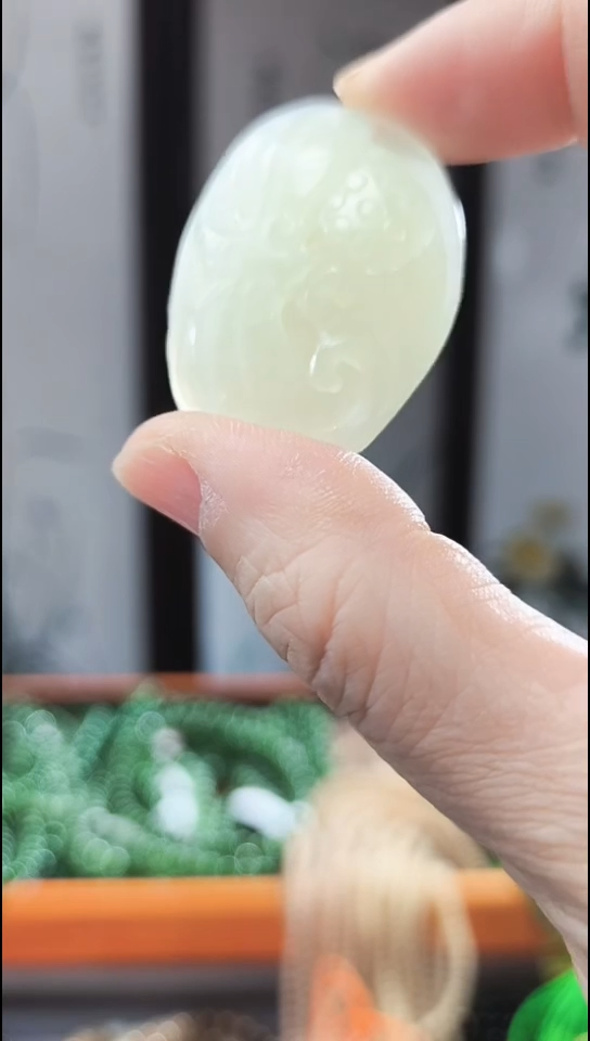 颈饰未镶嵌和田玉（糖玉）好事莲莲