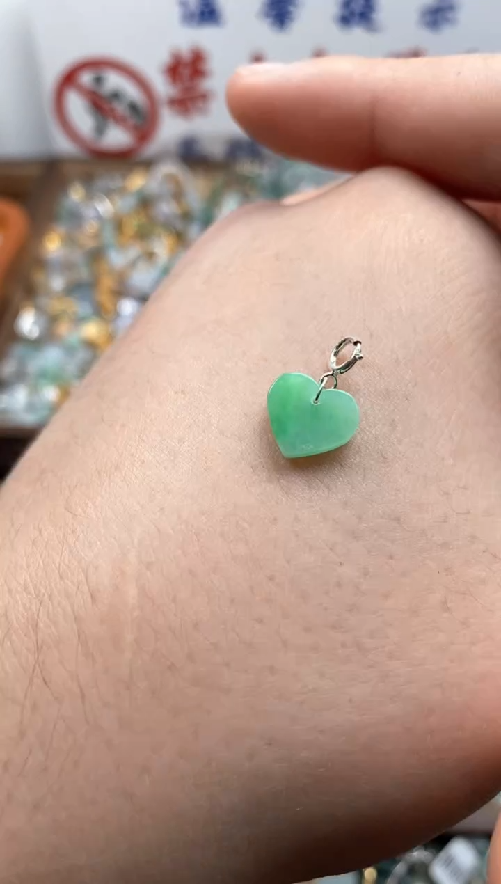 【闪购商品】翡翠颈饰未镶嵌哥哥