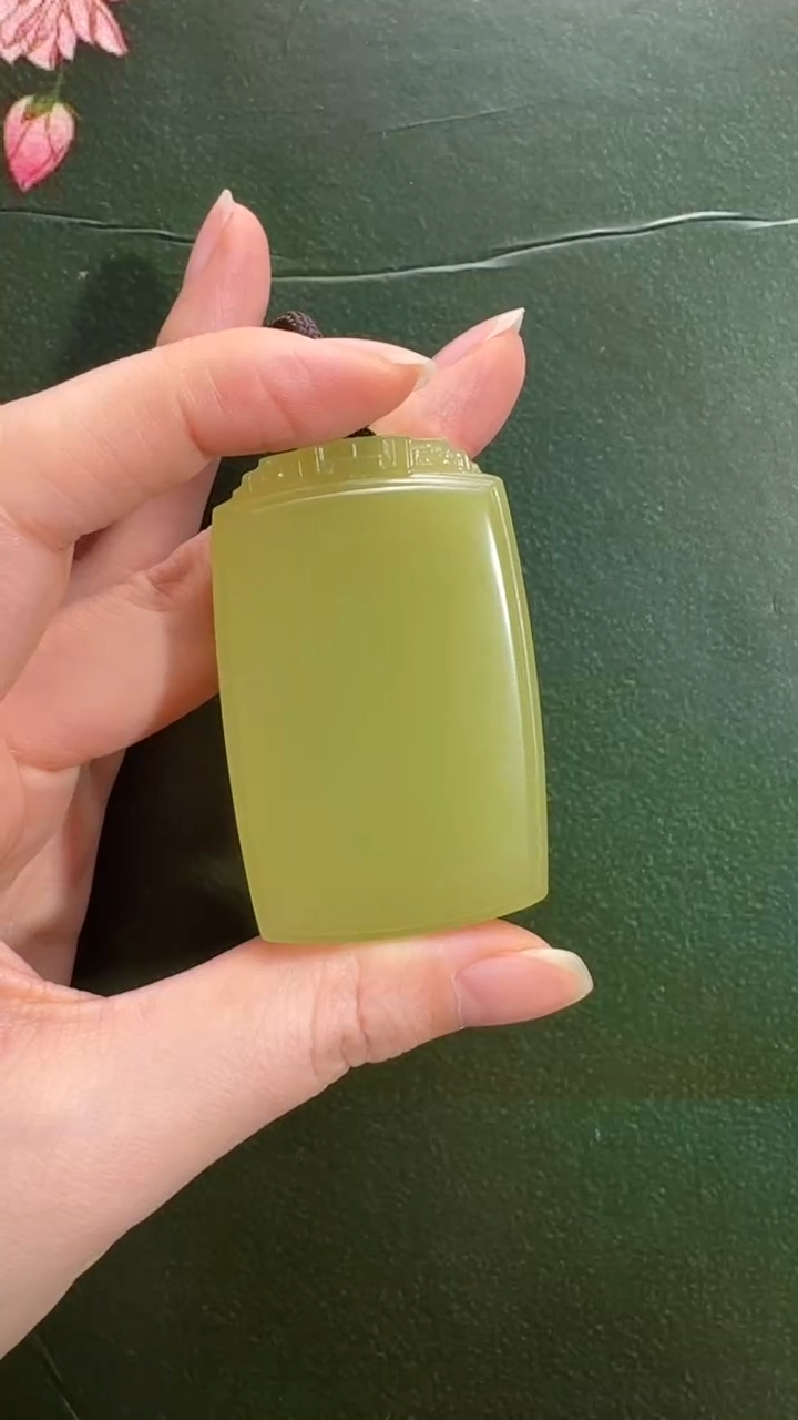 颈饰未镶嵌和田玉吊坠