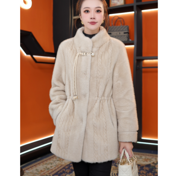 【现货现发】2025新款米杏色收腰珍珠中长款气质女装时尚加厚外套