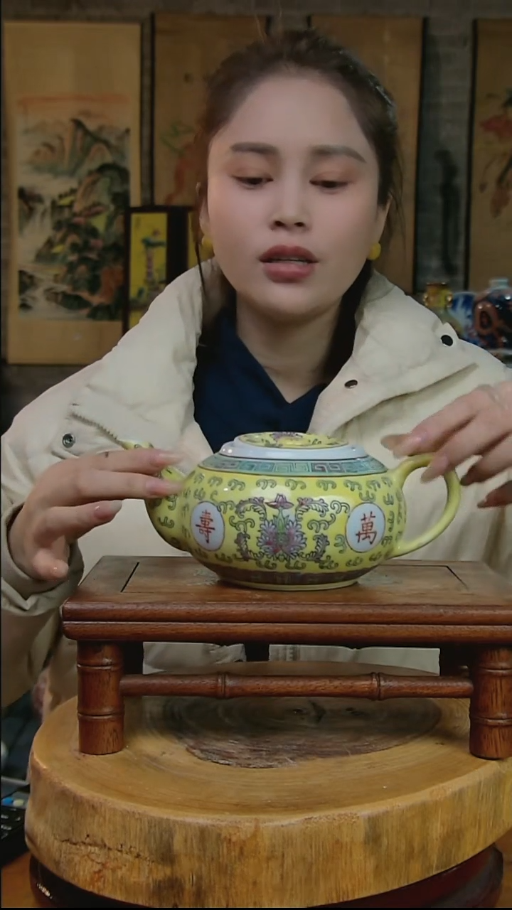 摆件陶黄色万寿无疆大茶壶