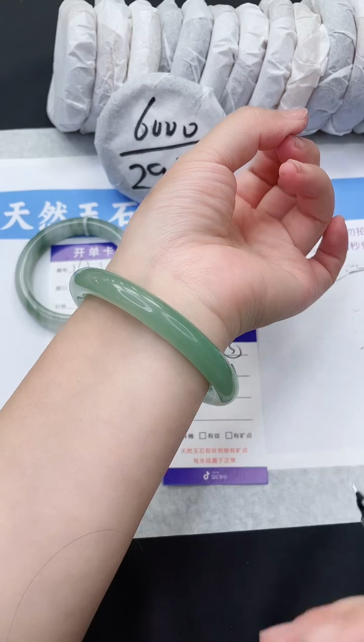 【闪购商品】石英质玉手镯未镶嵌165-61+