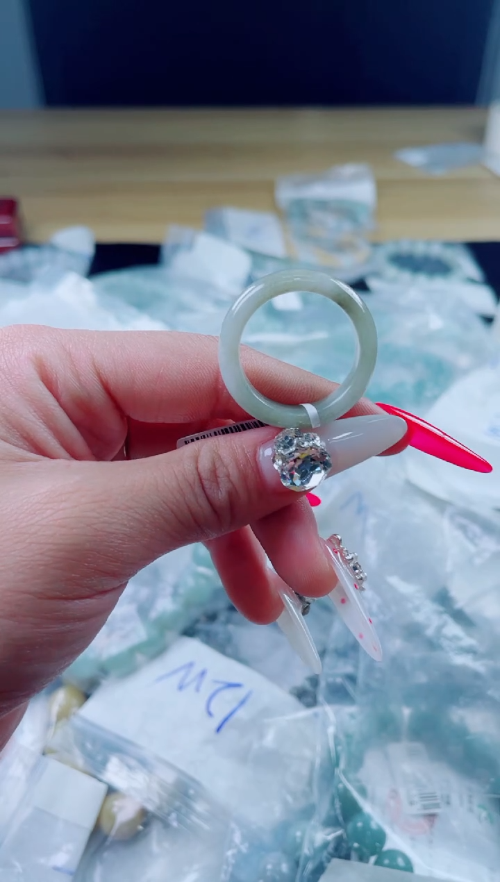 翡翠戒指未镶嵌戒圈