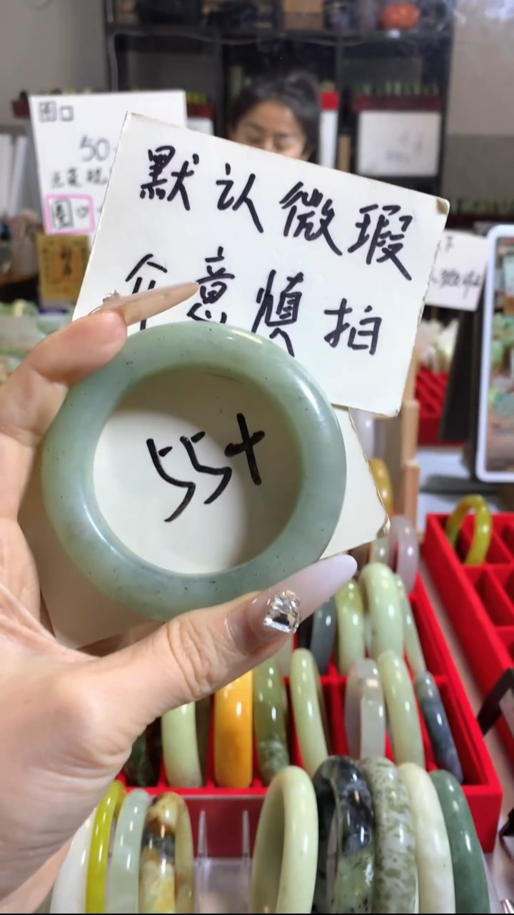 未镶嵌岫玉手镯2