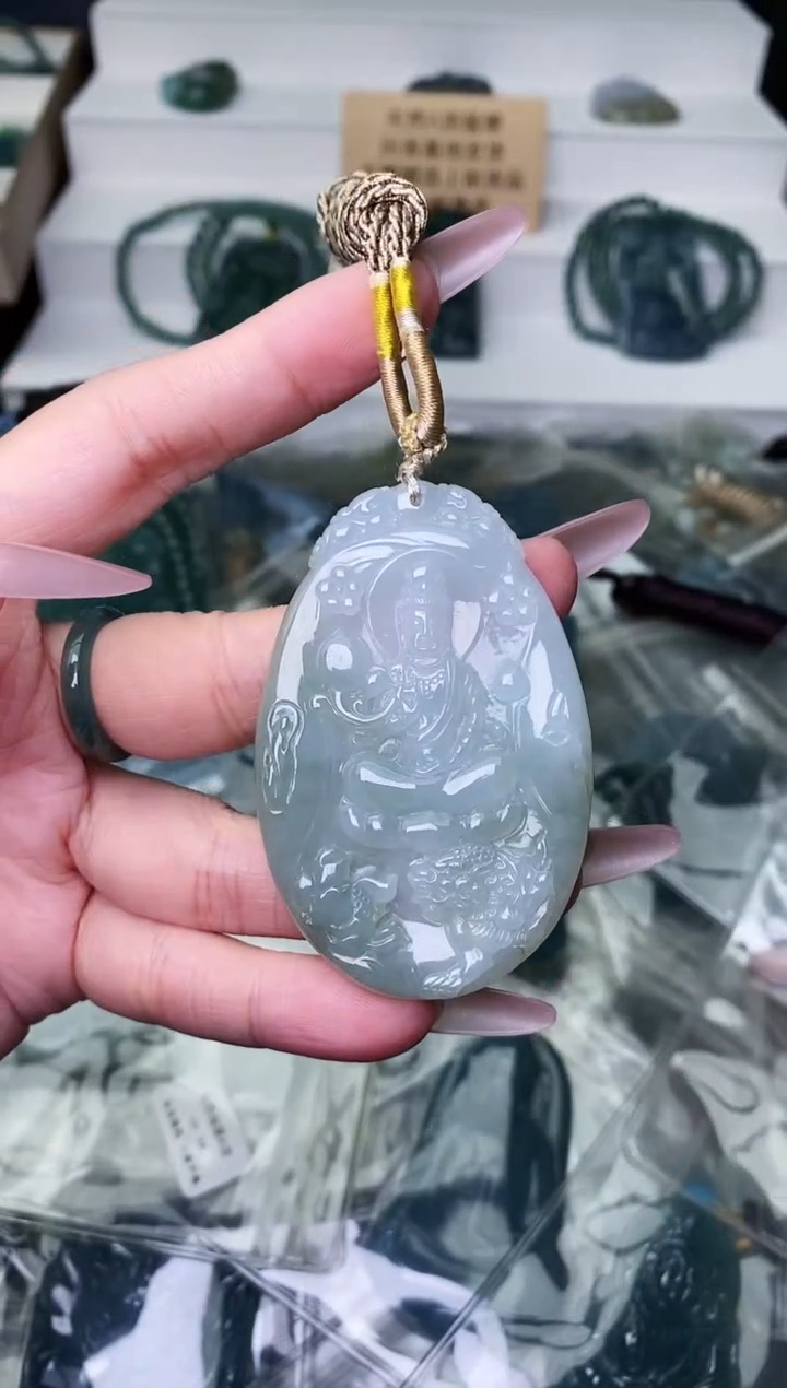 颈饰未镶嵌翡翠 