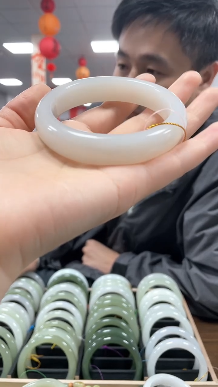 【闪购商品】和田玉手镯未镶嵌圈口备注 且末暖色手镯一条（福利）