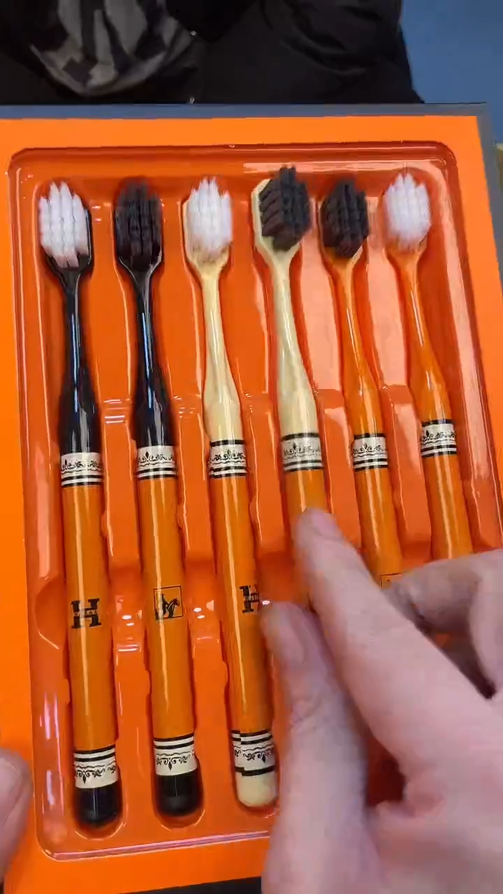 卡****)如图所示 老崔精选