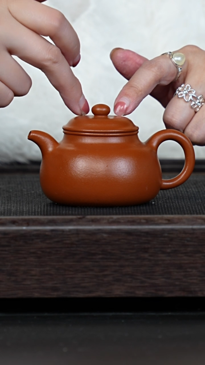 【闪购商品】紫砂茶壶微瑕鹅黄朱泥光素小玉麟掇球