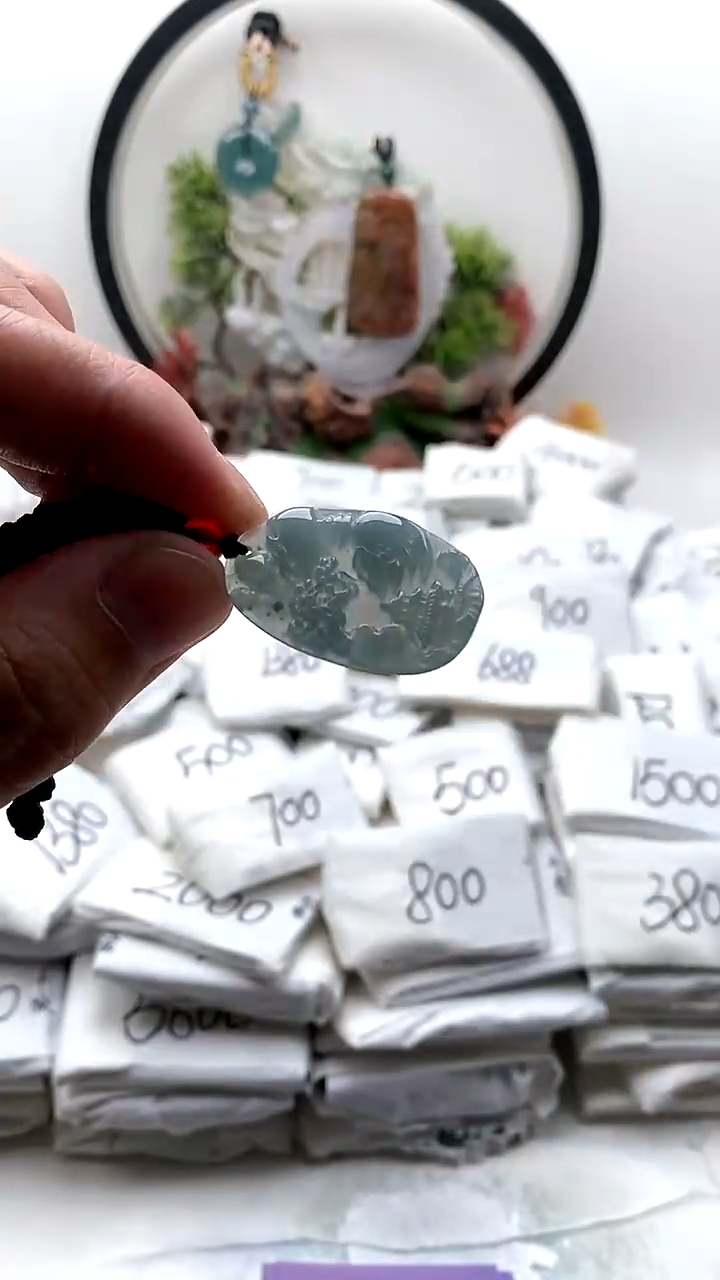 颈饰未镶嵌翡翠小山水