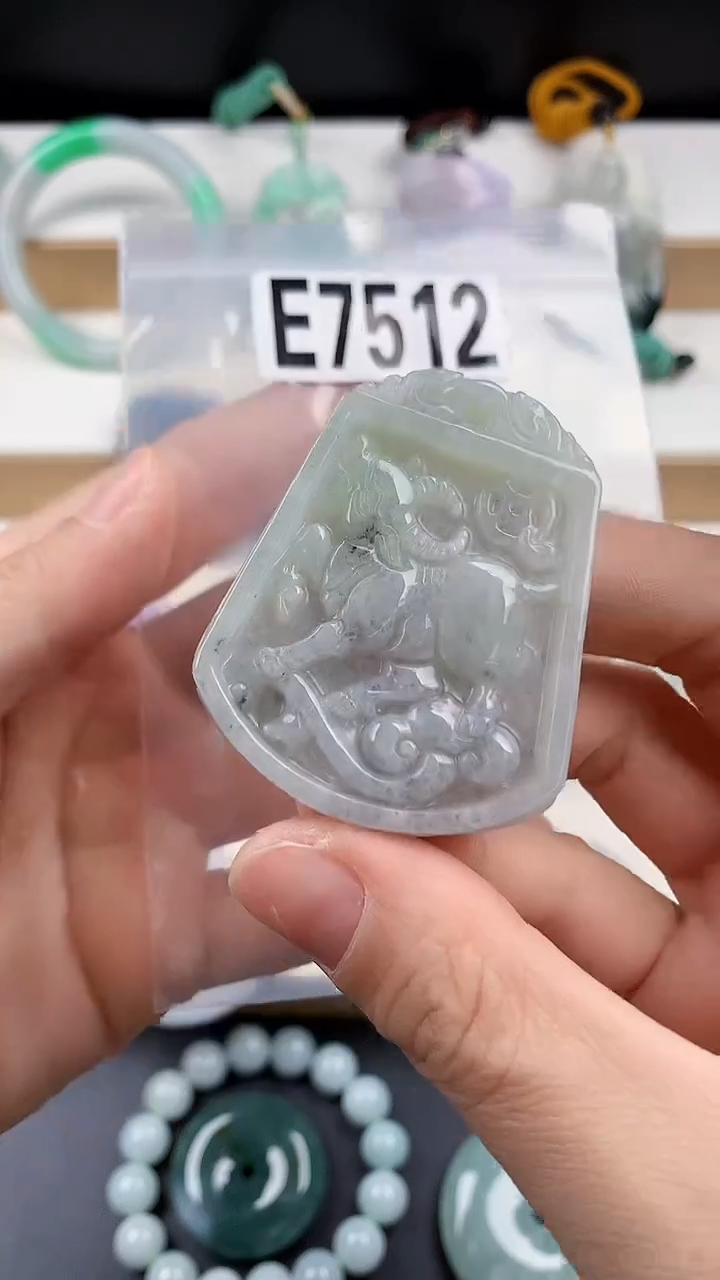 颈饰未镶嵌翡翠天然翡翠吊坠挂件