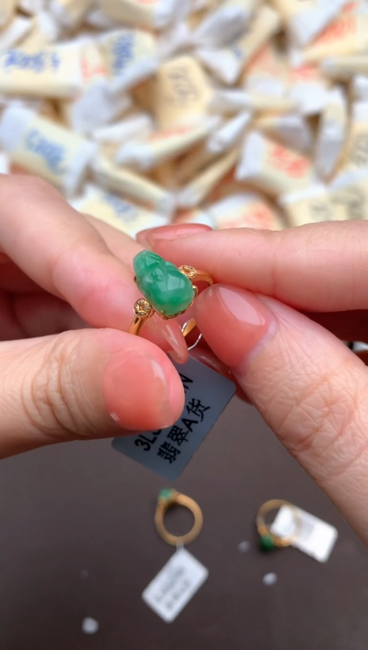 【闪购商品】翡翠戒指18K金镶嵌一