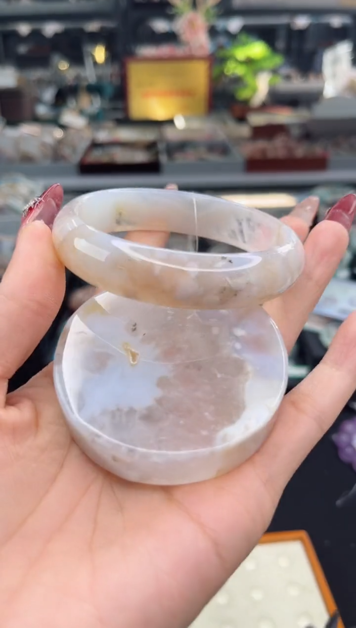 【闪购商品】石英质玉手镯未镶嵌62圈口（不退不换）1931049