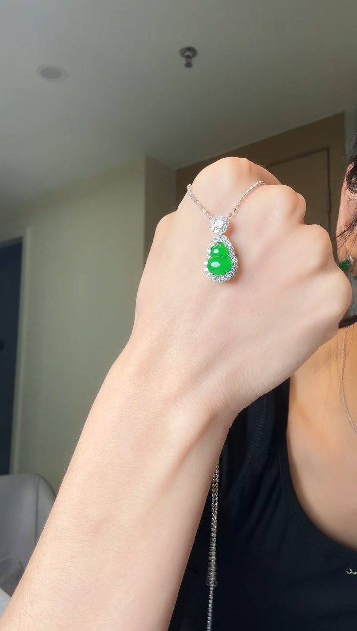 【闪购商品】翡翠吊坠(不含链)银S925镶嵌天然翡翠吊坠