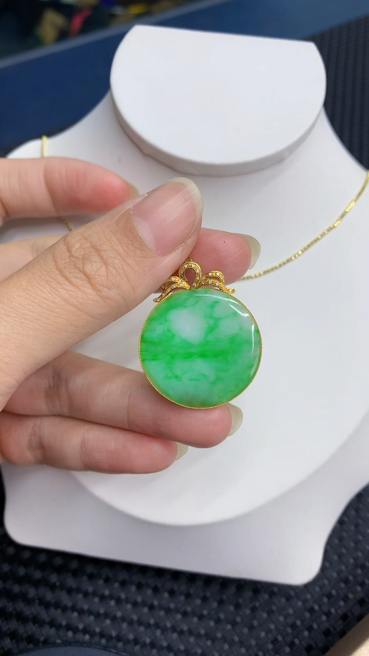【闪购商品】翡翠颈饰18K金镶嵌            8