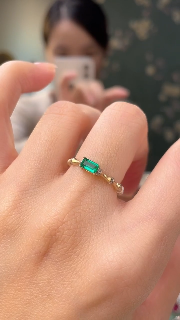 18K金镶嵌戒指祖母绿阿富汗主石：0.27ct