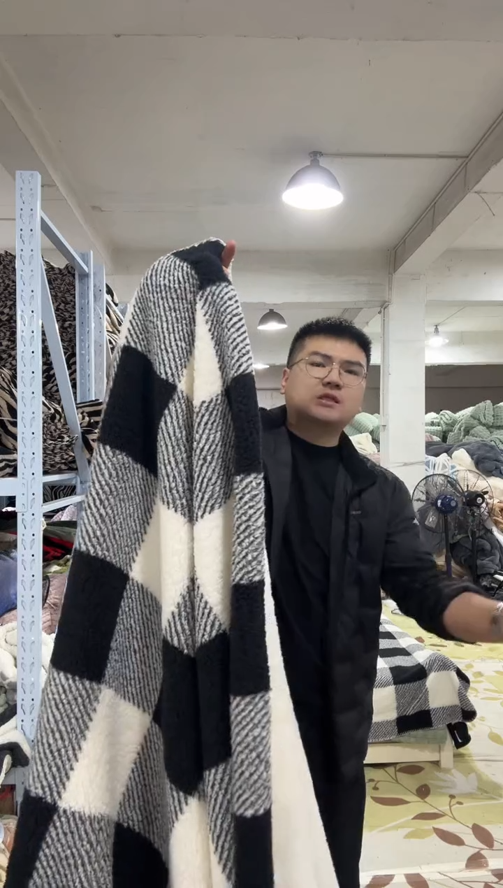 兔毛【1.5*2米黑白格双层加厚毯】外贸原单毛毯底价清货拼手速
