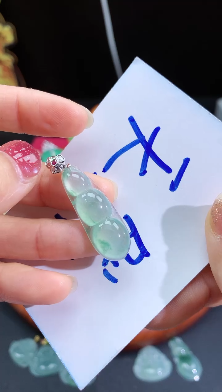 【闪购商品】翡翠颈饰未镶嵌福豆