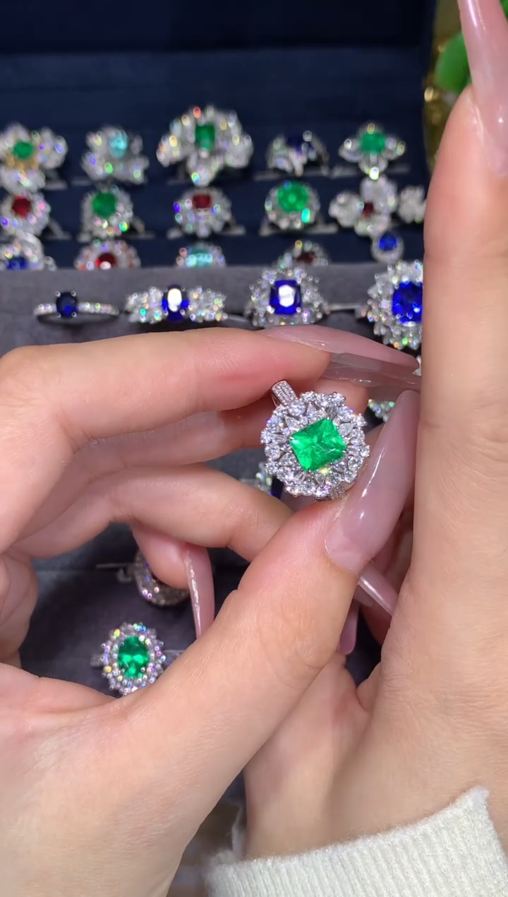 18K金镶嵌戒指祖母绿1.48CT