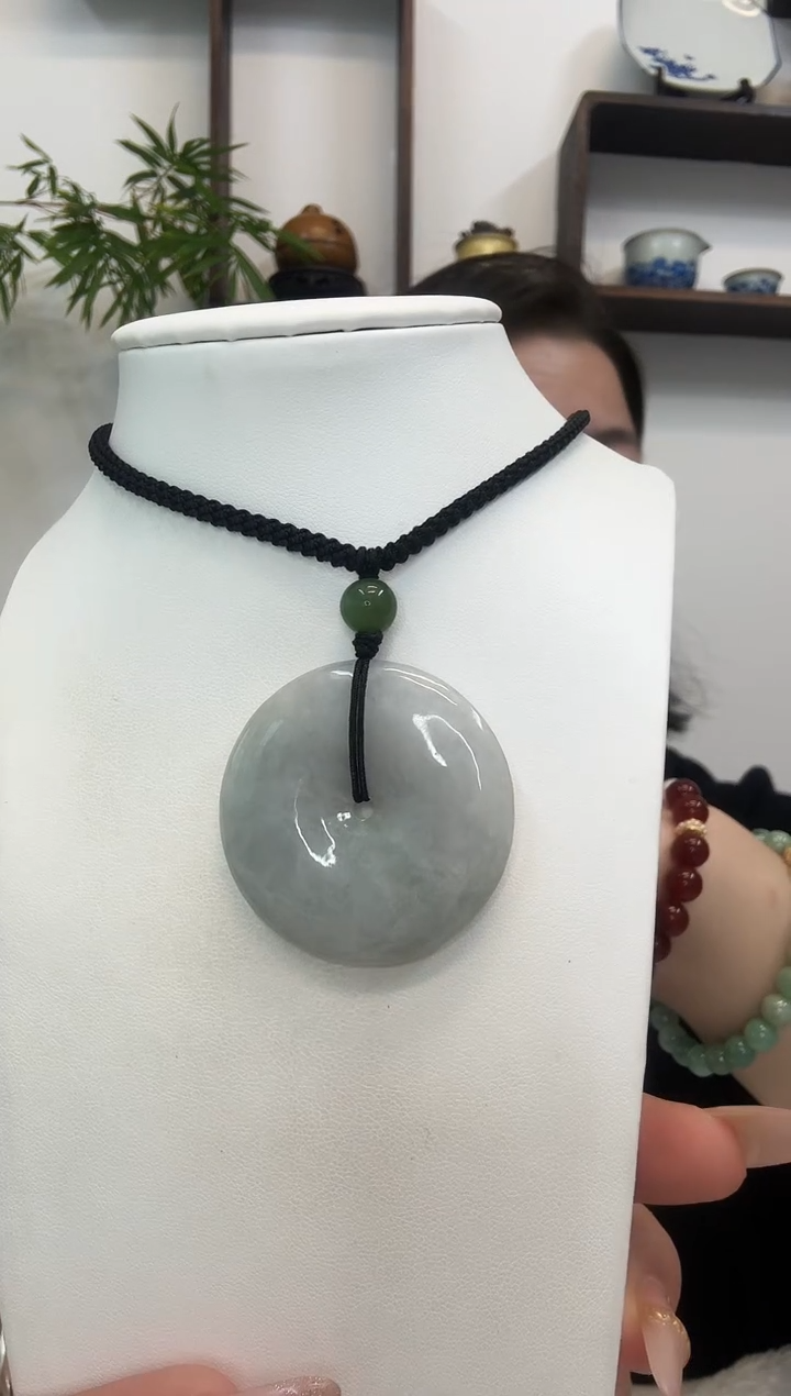 颈饰未镶嵌翡翠平安扣