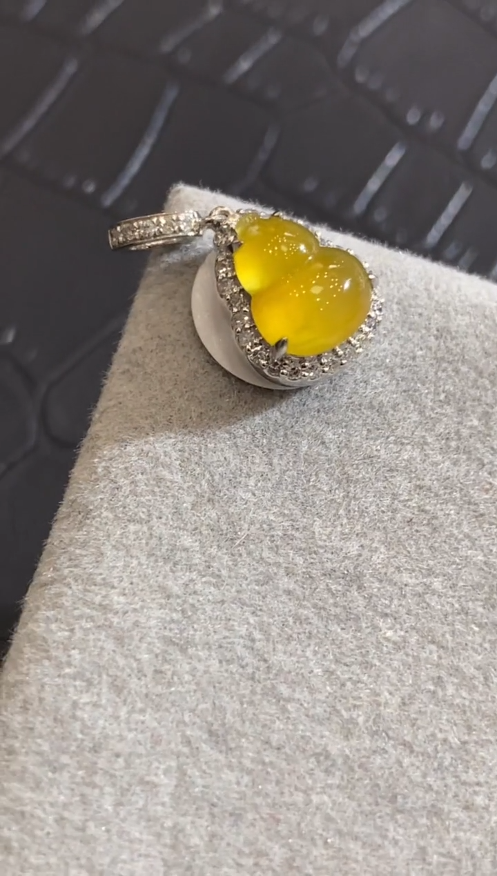 颈饰18K金镶嵌翡翠收到货48小时鉴赏期（超时不退不换）