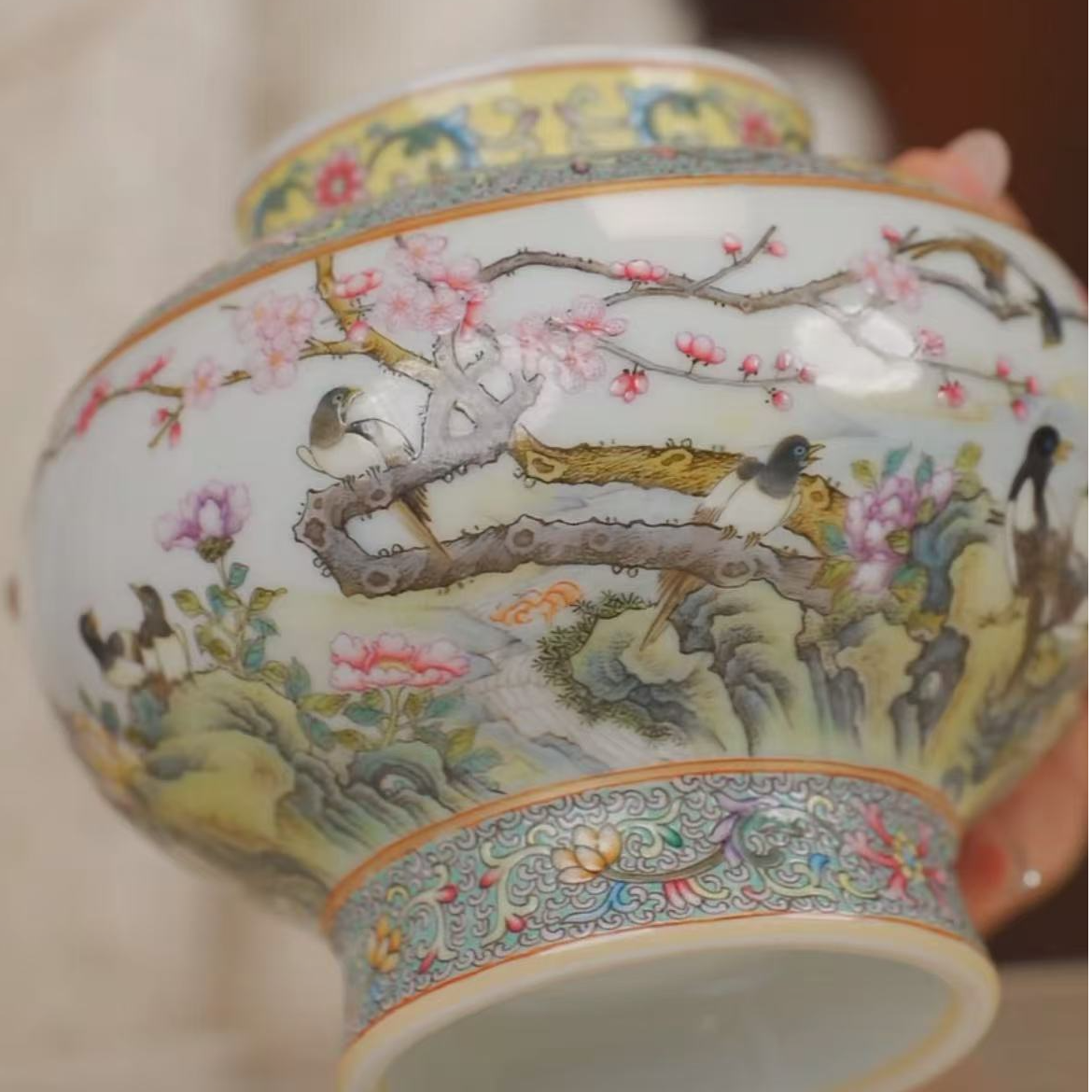 国呈拍卖古董瓷器