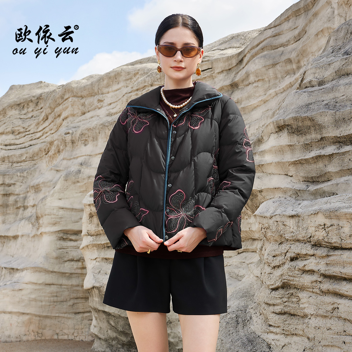 Y52912欧依云中老年妈妈短款洋气减龄保暖白鸭绒羽绒服女2025新款