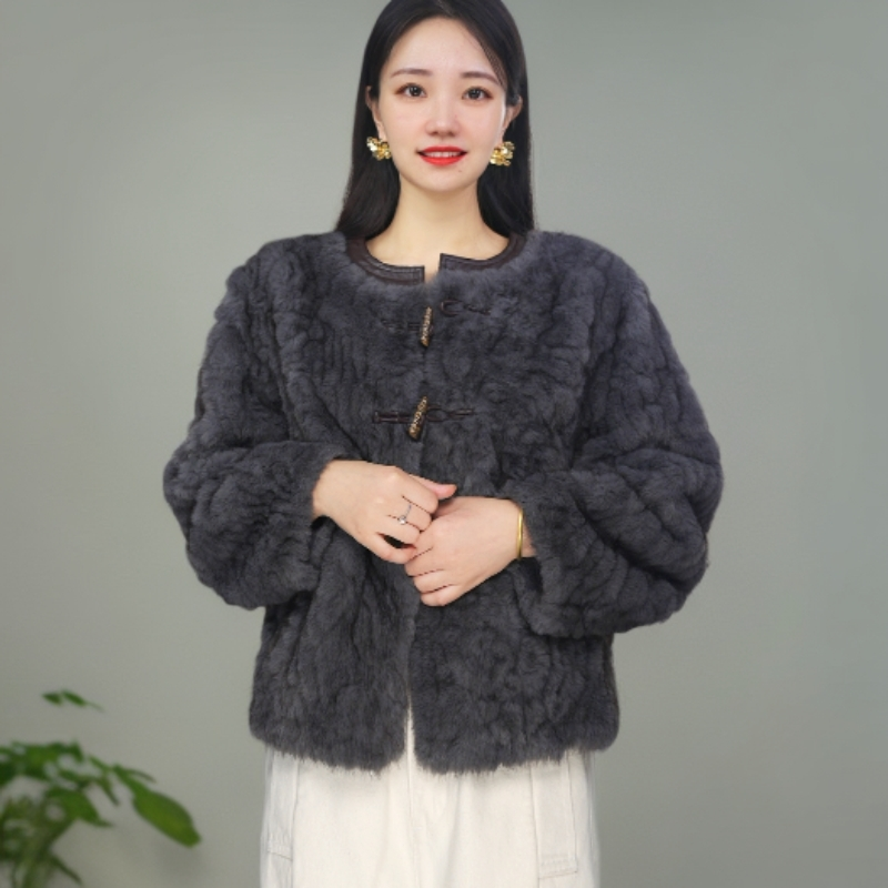 2025冬季新款气质高贵时尚女士轻奢加厚女外套一件过冬保暖