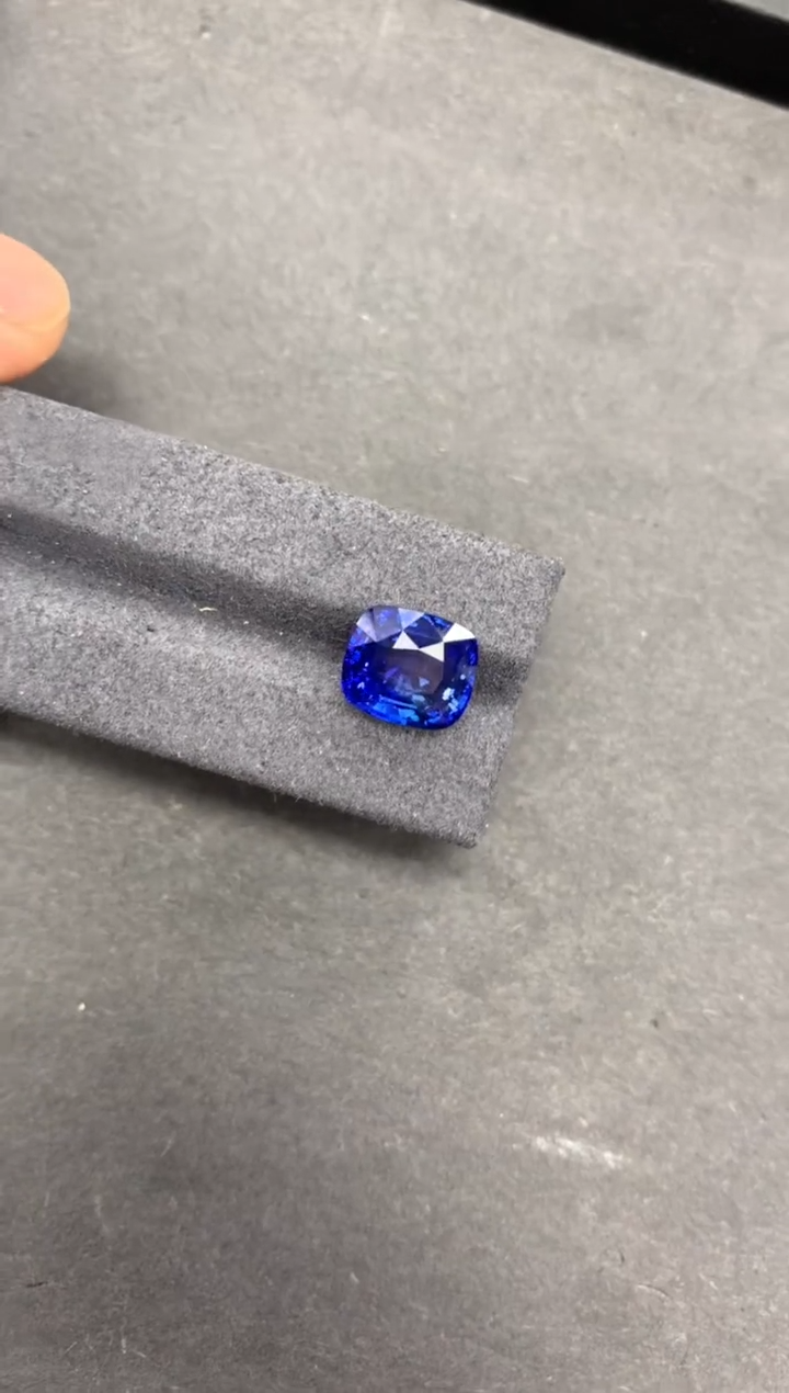 【闪购商品】蓝宝石裸石未镶嵌5.5克拉皇家蓝
