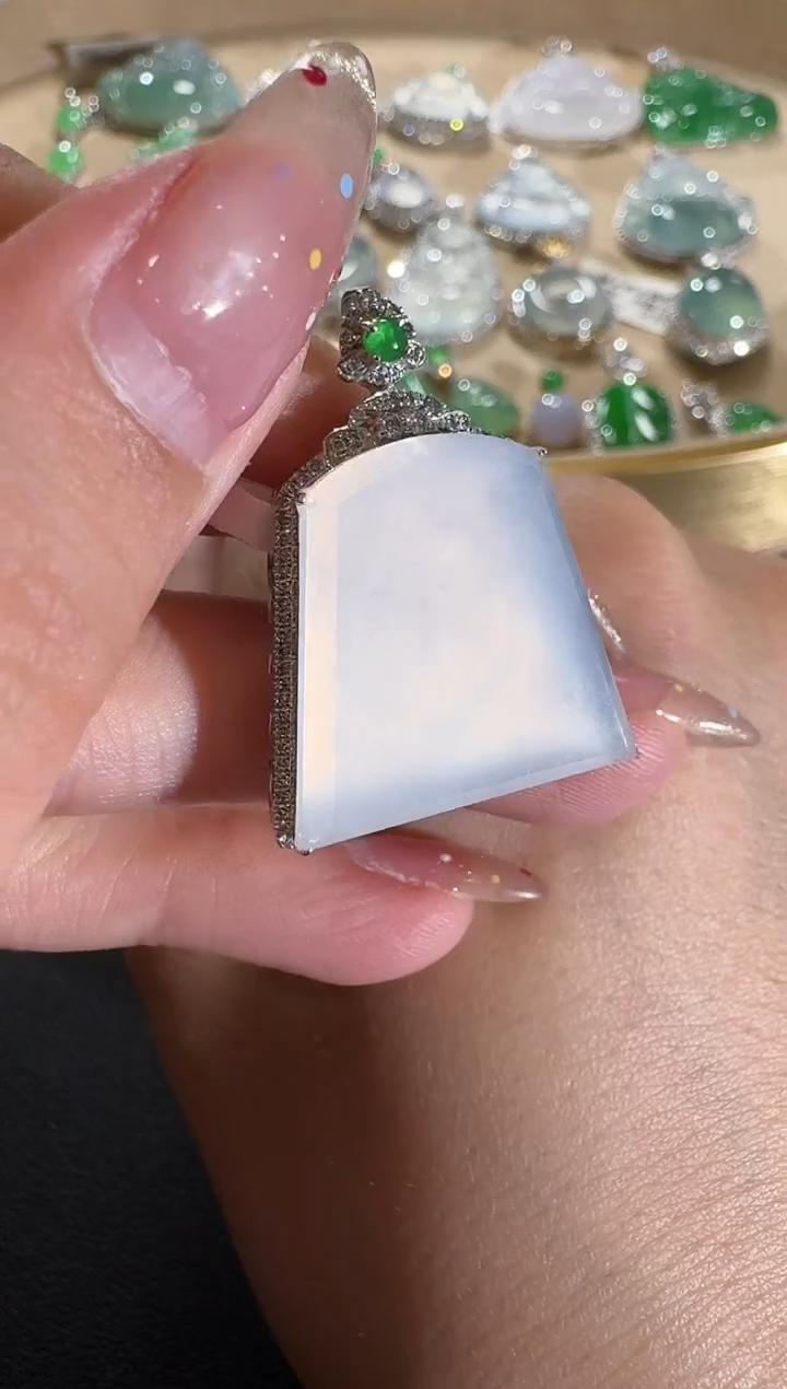 【闪购商品】翡翠吊坠(不含链)18K金镶嵌【源头工厂】钻石镶嵌