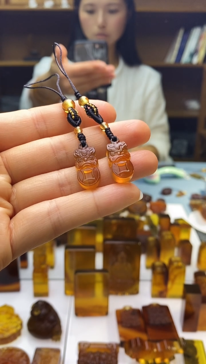 琥珀颈饰未镶嵌SN85-73（醒狮扣）