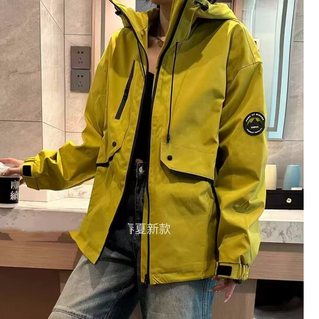 魅力一足27-022春季常规款拉链冲锋衣女款休闲中长正肩显瘦外套